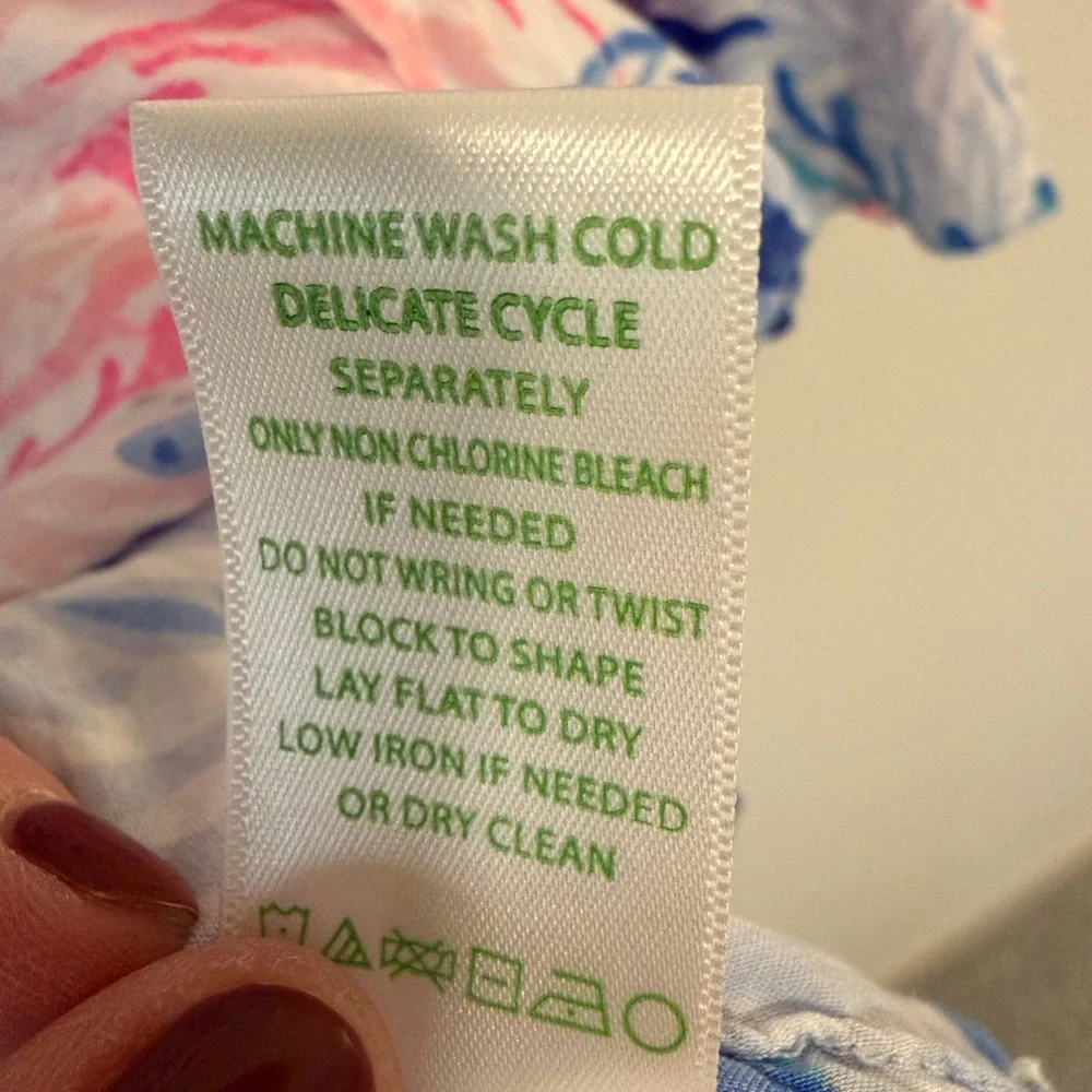 *LIKE NEW* Lilly Pulitzer Coral Print 3/4 Sleeve, Blue and Pink Blouse - Picture 6 of 8